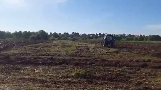 Вспашка земли трактором от компании ВспашкаЗемли.РФ смотреть онлайн