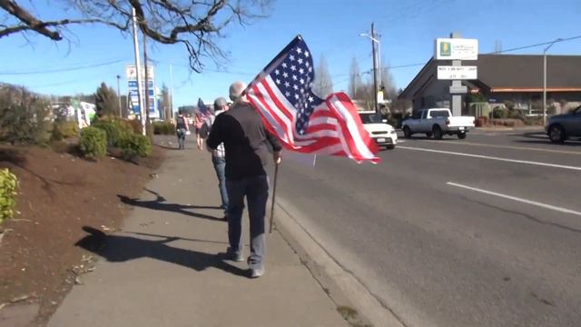 Joey Gibson marching back to park смотреть онлайн