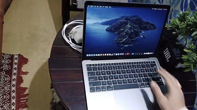 Why you need a MacBook ??? | How convenient is macOS over any Operating System ??? смотреть онлайн