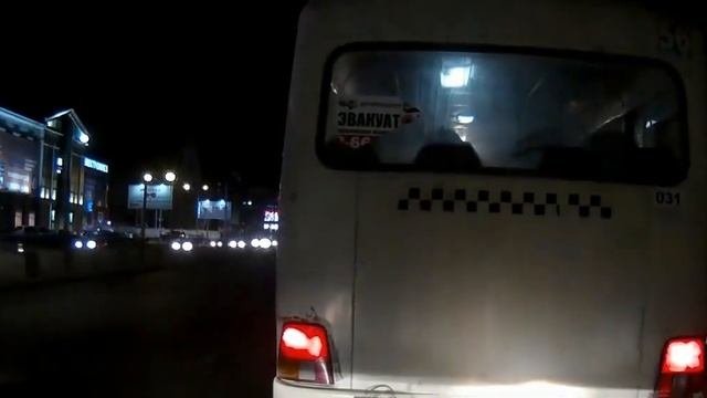 В Ростове на Нагибина иномарка, взлетев, проехалась по другой машине смотреть онлайн