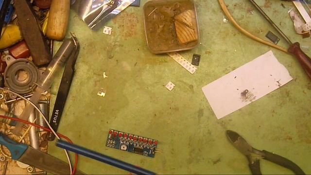 Бегущие огни на NE555 и CD4017 смотреть онлайн