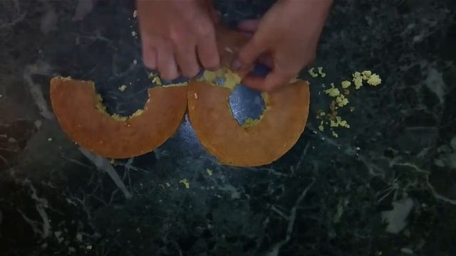 Домашний торт в форме цифры три. Homemade cake in the shape of the number three смотреть онлайн