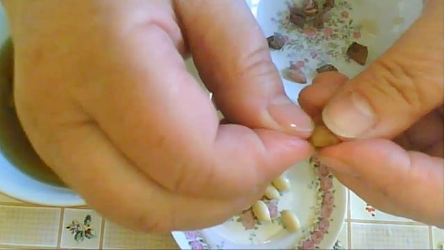 Как очистить АРАХИС от шелухи смотреть онлайн