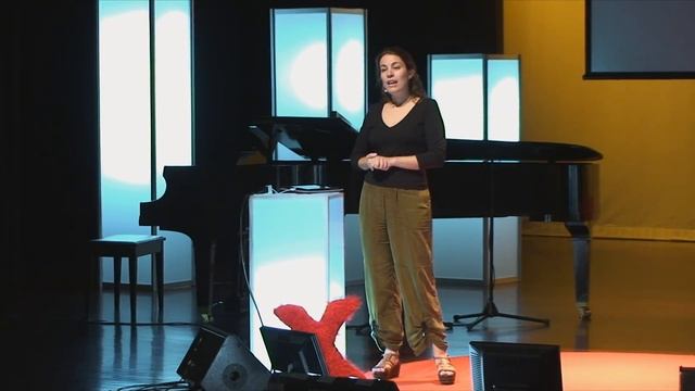 Drawing in class: Rachel Smith at TEDxUFM смотреть онлайн