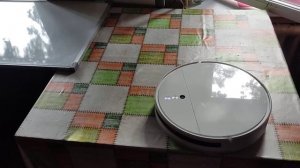 Dreame F9 vacuum-mop cleaning table