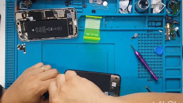 Troca da tela iPhone XR ,X ,11 bem parecido esse 3 modelos passo a passo simples e rápido. смотреть онлайн