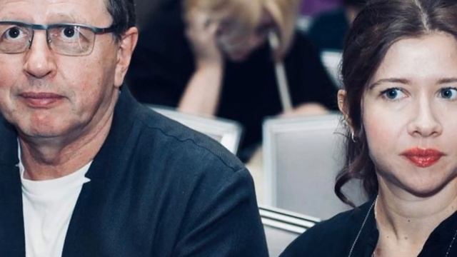 МОЛОЖЕ НА 32 ГОДА! Вот как выглядит жена Михаила Ширвиндта смотреть онлайн