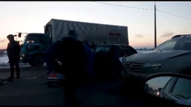 На Юго-западной окружной дороге Ярославля столкнулись 4 машины смотреть онлайн
