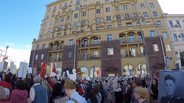 БЕССМЕРТНЫЙ ПОЛК 2018 МОСКВА КРАСНАЯ ПЛОЩАДЬ IMMORTAL REGIMENT 2018 MOSCOW RED SQUARE смотреть онлайн