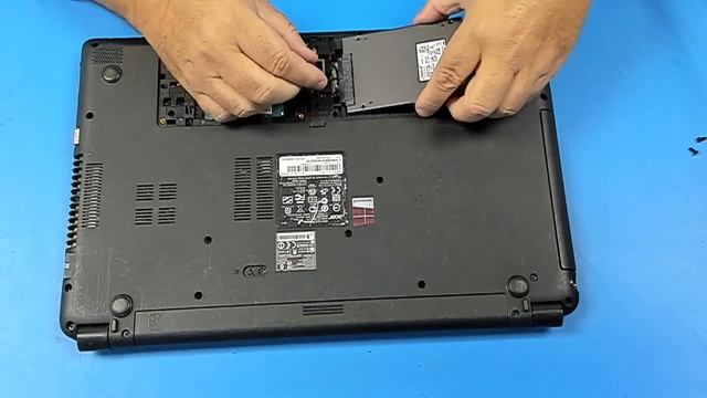 Acer Aspire E1-522-3884 - Upgrade HDD to SSD - Hard Drive Replacement смотреть онлайн