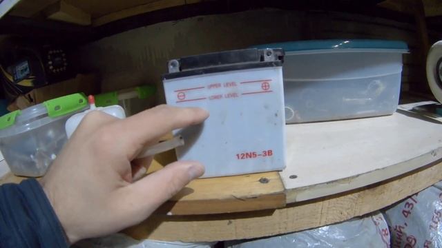 Что заливать в аккумулятор? Электролит или дистиллированную воду смотреть онлайн