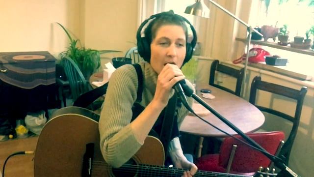 Orinoco Flow - Enya LOOPING Cover By Florence Glen