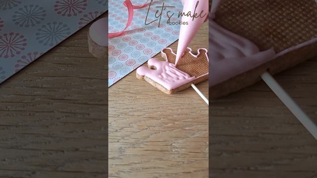 Розпис імбирного пряника корони рожевою глазур'ю? смотреть онлайн