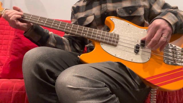 Squier Classic Vibe Mustang Bass Limited Edition Capri Orange W Red Competition Stripes Short Scale смотреть онлайн