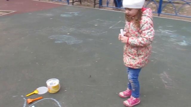 Влог. Разноцветные мелки; рисуем на асфальте//Blog. Colored crayons; draw on the pavement смотреть онлайн