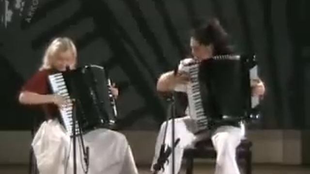 Accordion Duet Nina & Lena Play Mendelssohn Нина Слюсарь аккордеон
