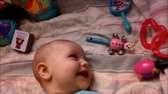 BABY LEARNING TO LAUGH ИЛИ РЕБЁНОК УЧИТСЯ СМЕЯТЬСЯ смотреть онлайн