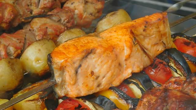 Открытие фестиваля барбекю и фудтраков в Сокольниках смотреть онлайн