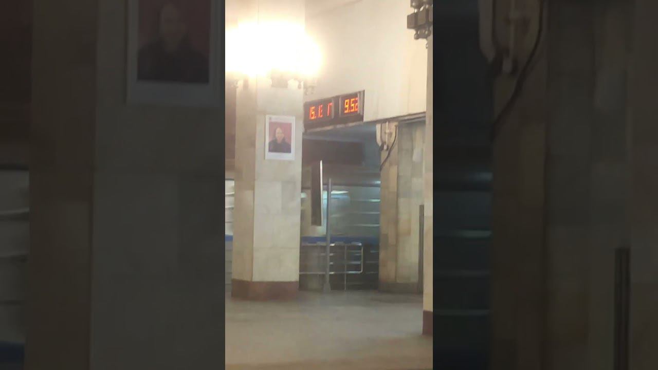 Почему так? #метро #метрополитен смотреть онлайн