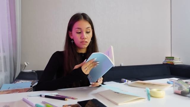 Воскресенье ДЕСЯТИКЛАССНИЦЫ смотреть онлайн