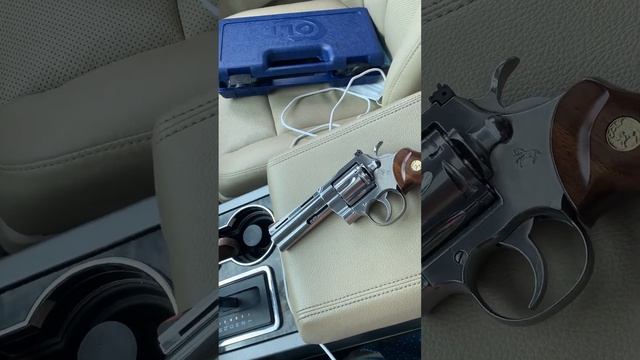 Colt Python 4 inch 357 magnum смотреть онлайн
