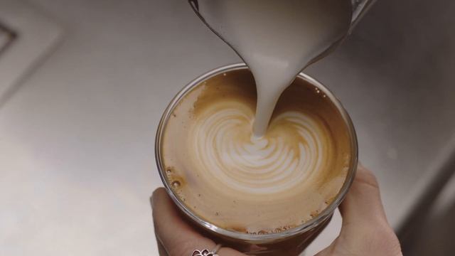 The Oracle® | Latte art for intermediate level: Making the Heart | Breville CA-EN смотреть онлайн