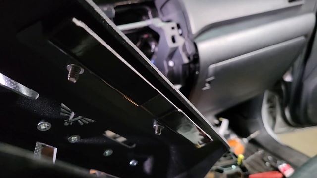 5th Gen 4Runner Dash Accessory Mount Install смотреть онлайн