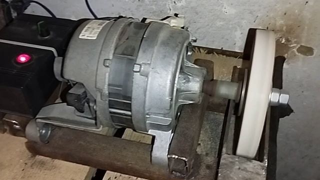 Точило из двигателя стиралки с регулятором оборотов при поддержке мощности в работе. смотреть онлайн