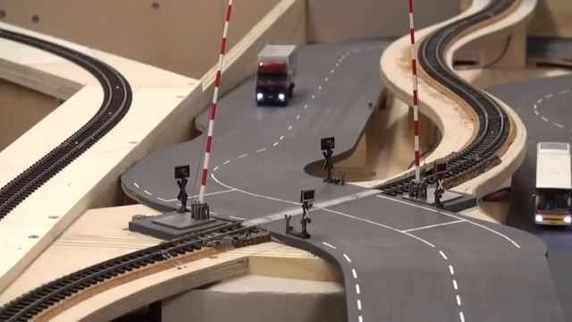 DC-Car-Bahnübergang смотреть онлайн