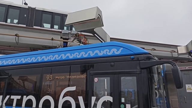 Зарядка электробуса в Москве на ВДНХ смотреть онлайн