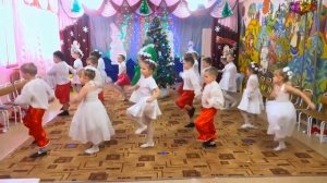 Танец: «Эй, честной народ, встанем в хоровод»