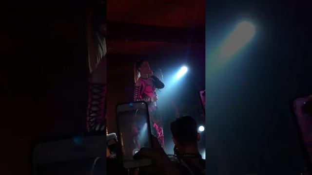 Бузова «Танцуй под Бузову»