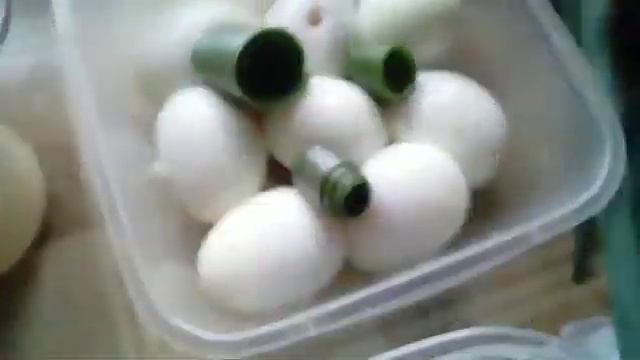 Кулеш и пирожки с луком и яйцами.