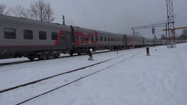 16 вагонов: поезд № 63/64 Псков – Москва на станциях Псков-Пассажирский и Псков-Товарный смотреть онлайн