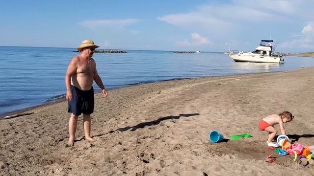 На пляже оз.Ири(Эри), Пенсильвания, США. смотреть онлайн