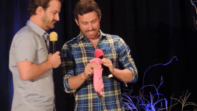 DallasCon '13 Rob Benedict asks a question of the Pink Jesus Magic 8-Ball смотреть онлайн