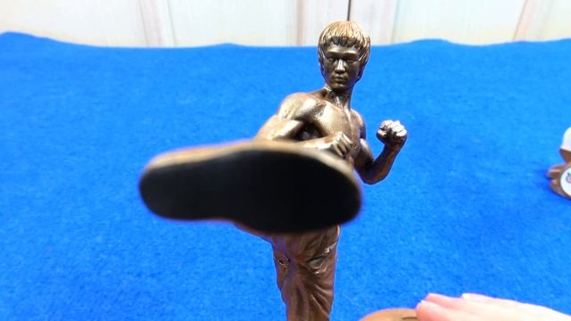 Bruce Lee Darts Stand And Extras смотреть онлайн