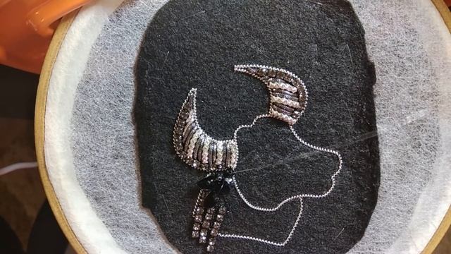 Брошь Бык своими руками из бисера и кристаллом МК 2 часть смотреть онлайн