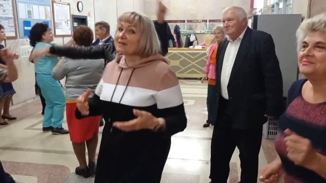 Угнала. 08.10.Танцы в Д. К. смотреть онлайн