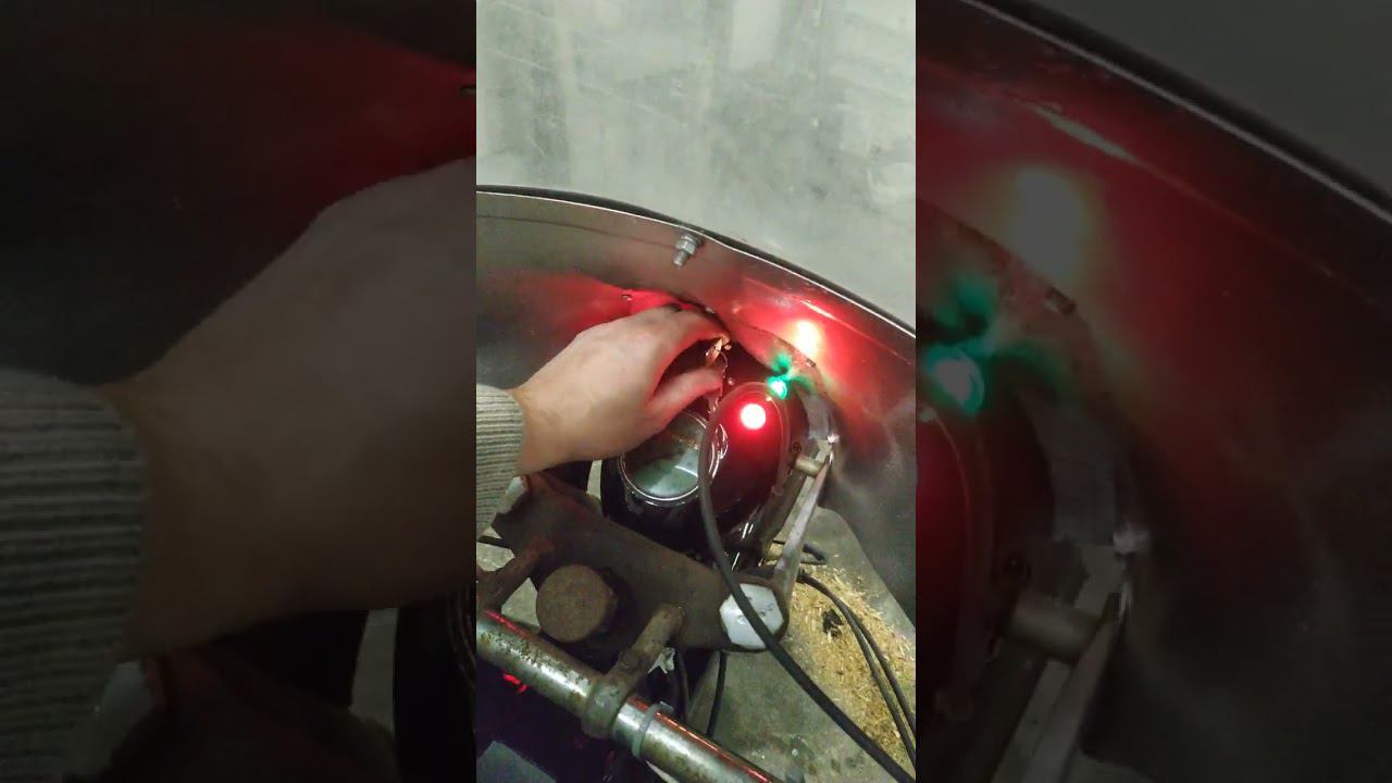 Наладили освещение фар на Восстановленном мотоцикле "Днепр" смотреть онлайн