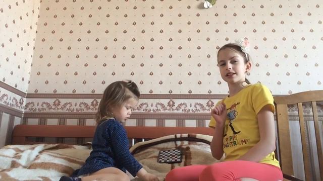 Оказывается , что Эмма очень круто играет в шашки!😜 смотреть онлайн