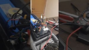 Подключения вольтметра с замком зажигания к любому контроллеру самоката( где это не предусмотренно)