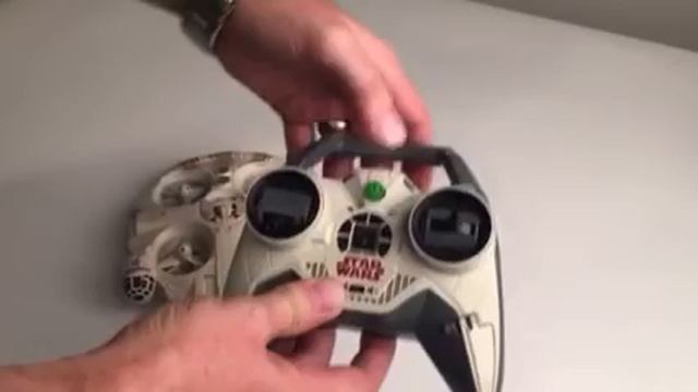 How to: Air Hogs Millennium Falcon Quad - Pairing Controller to Vehicle смотреть онлайн
