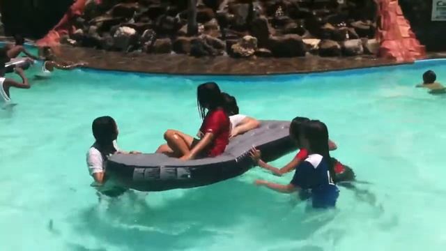 The Airbed Surfing смотреть онлайн