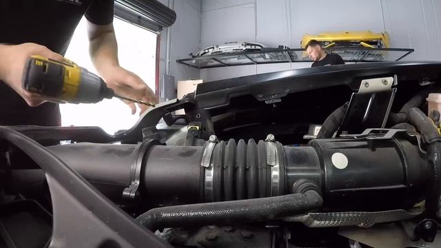 REBUILDING A WRECKED FERRARI 488 GTB IN 12 MINUTES