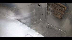 Заканчиваю ремонт багажника, рено логан. Красим, мажем, собираем.