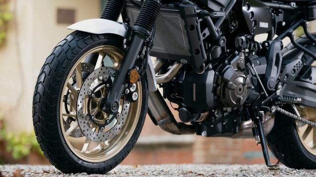 YAMAHA XSR 700. Экспресс-обзор. Японский заводской скрамблер в стиле 70-х на базе Yamaha MT-07. смотреть онлайн