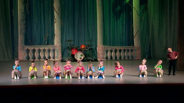 Мамины помощники #dancevideo #танцы #эстрада #детскиепесни #детскиетанцы #dance #шоу