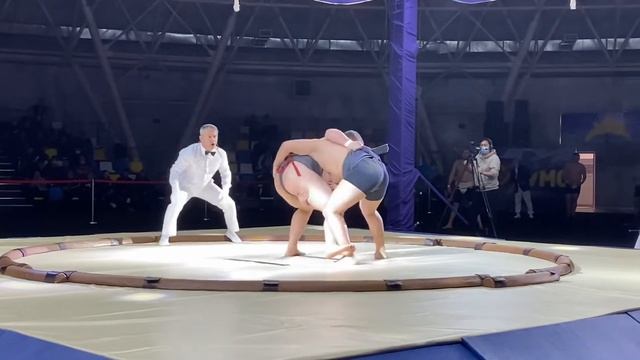 Сенсация!! Легковес выигрывает у Гиганта! Шок видео!! Сумо России смотреть онлайн