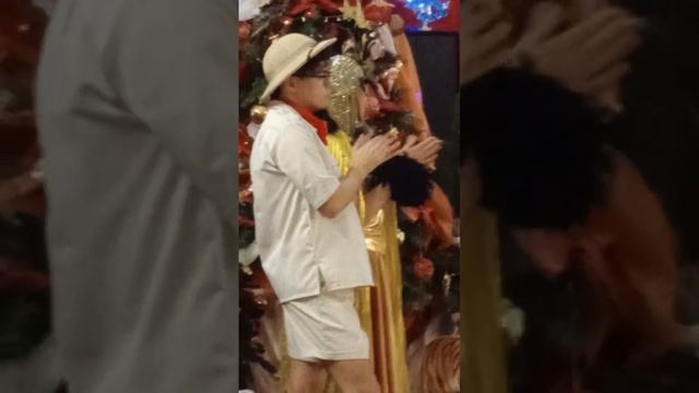 праздник Новый Год(3) смотреть онлайн